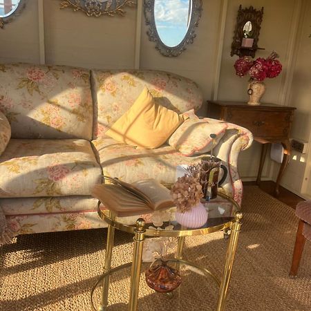 The Pink Cottage Upstairs Suite & Garden Summer Room Whitehead Εξωτερικό φωτογραφία