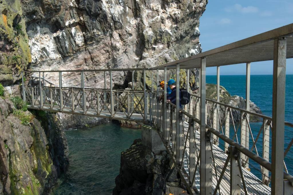 The Pink Cottage Upstairs Suite & Garden Summer Room Whitehead Εξωτερικό φωτογραφία