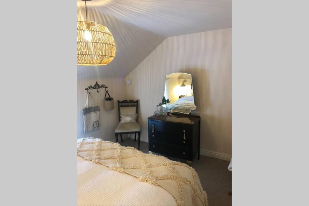 The Pink Cottage Upstairs Suite & Garden Summer Room Whitehead Εξωτερικό φωτογραφία