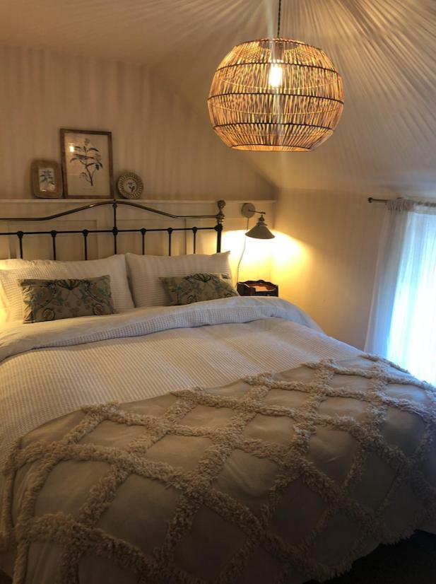 The Pink Cottage Upstairs Suite & Garden Summer Room Whitehead Εξωτερικό φωτογραφία
