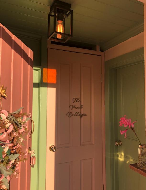 The Pink Cottage Upstairs Suite & Garden Summer Room Whitehead Εξωτερικό φωτογραφία