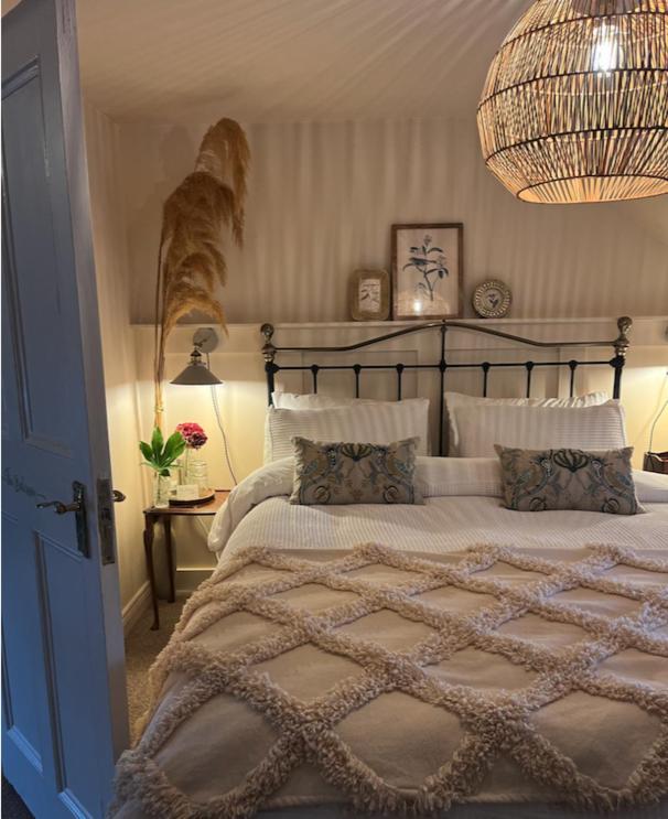 The Pink Cottage Upstairs Suite & Garden Summer Room Whitehead Εξωτερικό φωτογραφία