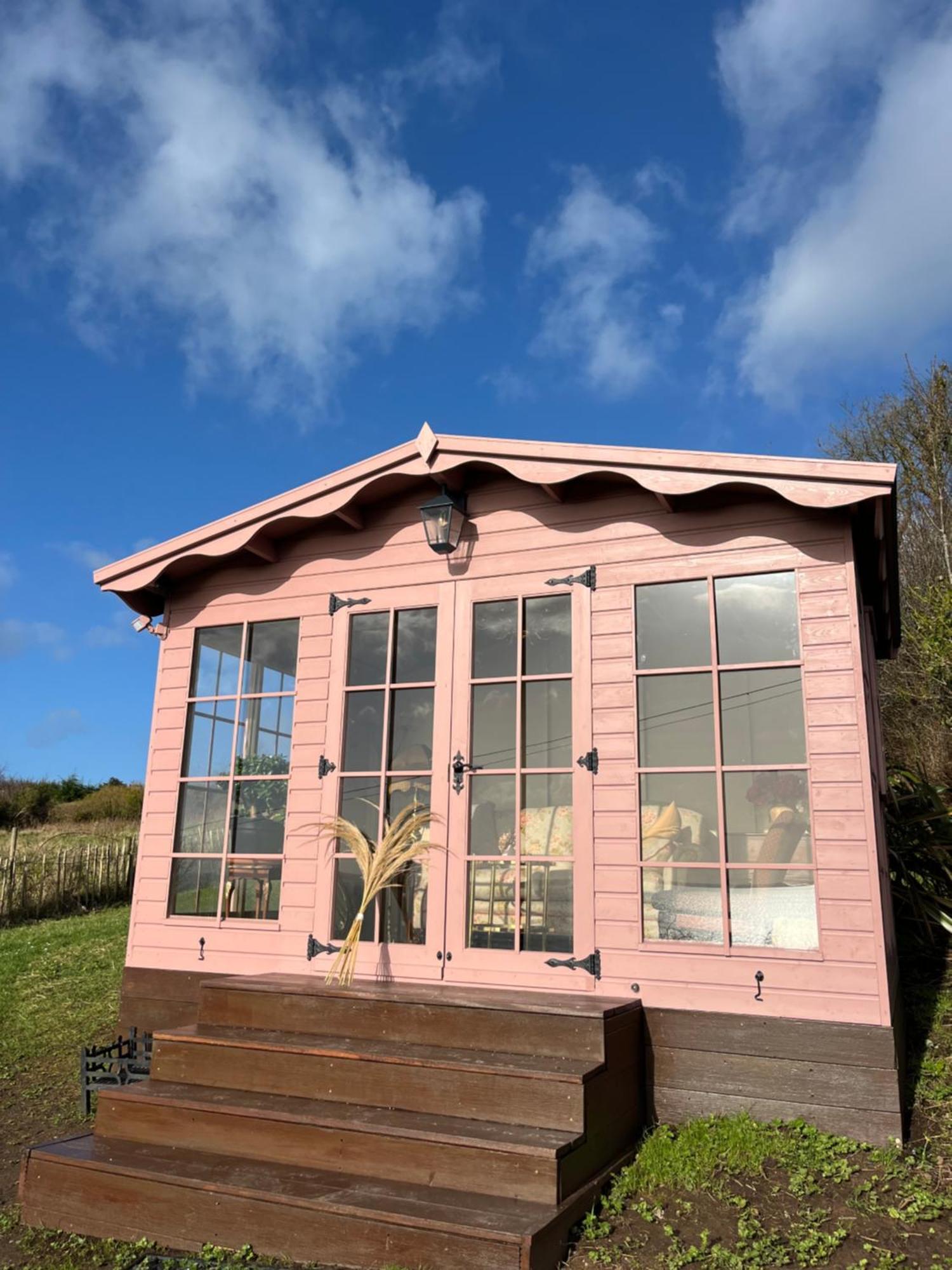 The Pink Cottage Upstairs Suite & Garden Summer Room Whitehead Εξωτερικό φωτογραφία